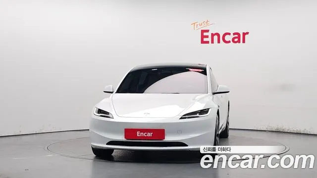 Tesla Model 3 — Фото автомобиля 2