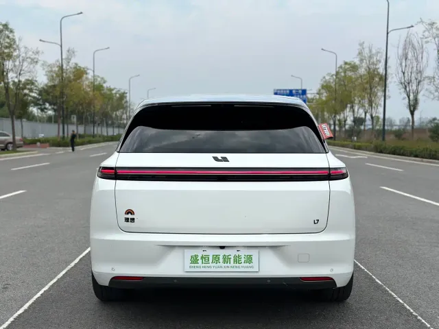 Li Auto L7 — Фото автомобиля 17