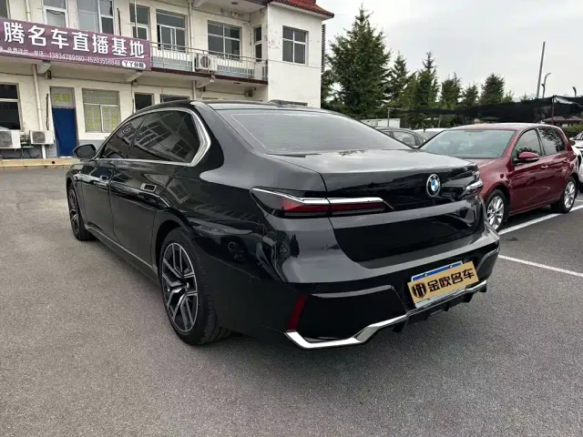 BMW 7 Series — Фото автомобиля 8