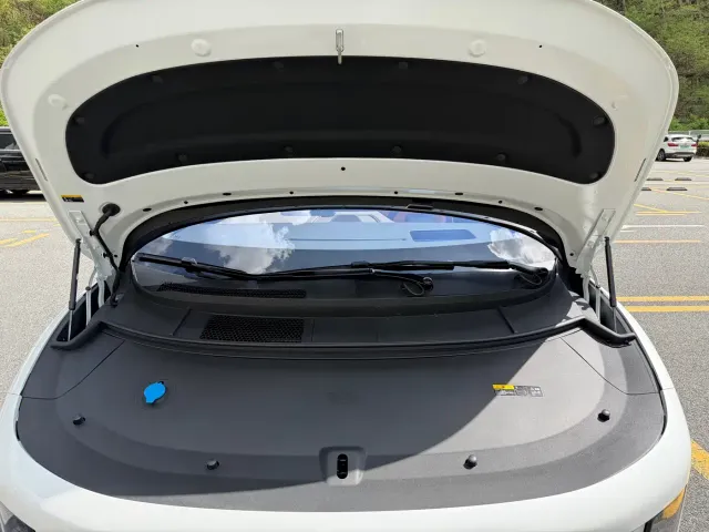 Li Auto i8 — Фото автомобиля 25