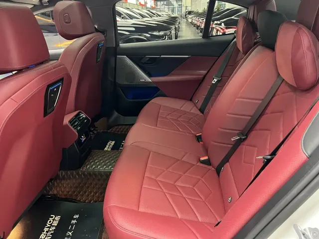 BMW 5 Series — Фото автомобиля 10