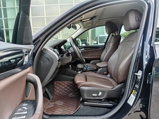 BMW iX3 — Фото автомобиля 7