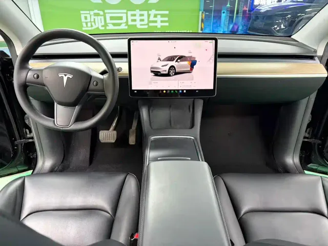 Tesla Model Y — Фото автомобиля 8