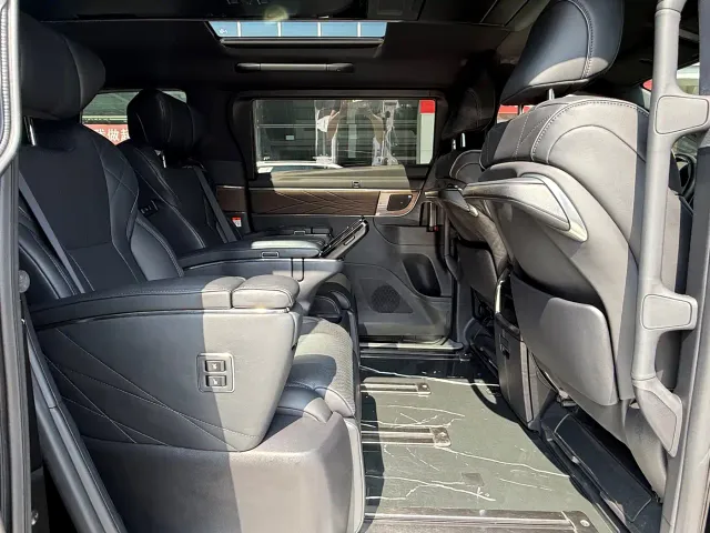 Toyota Alphard — Фото автомобиля 16