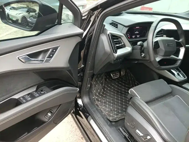 Audi Q5 e-tron — Фото автомобиля 15