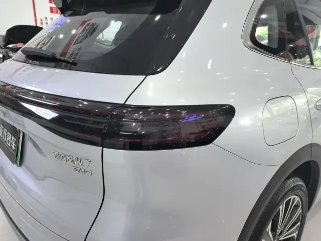 Geely Galaxy Starship 7 EM-i — Фото автомобиля 11