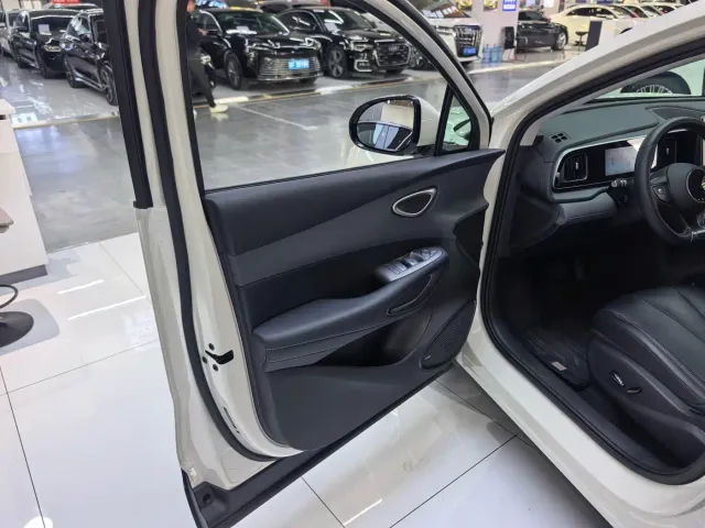 BYD Sealion 05 EV — Фото автомобиля 8