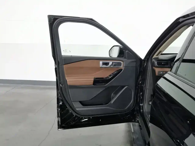 Ford Explorer — Фото автомобиля 8