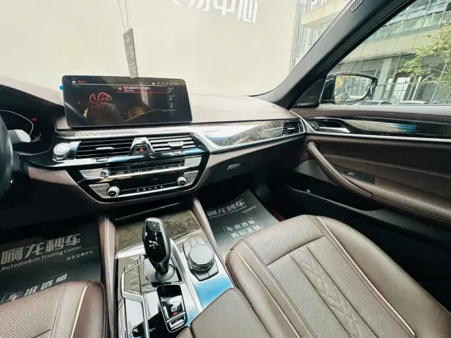 BMW 5 Series — Фото автомобиля 14
