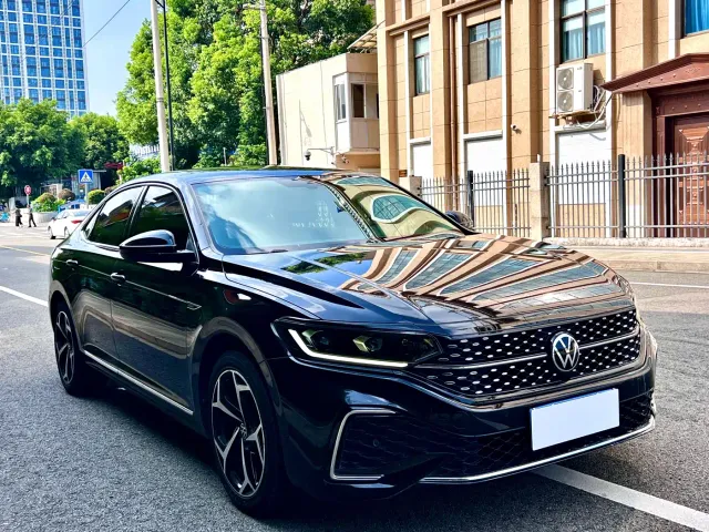 Volkswagen Passat — Фото автомобиля 3