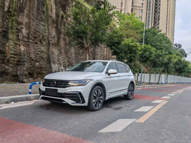 Volkswagen Tiguan L — Фото автомобиля 3