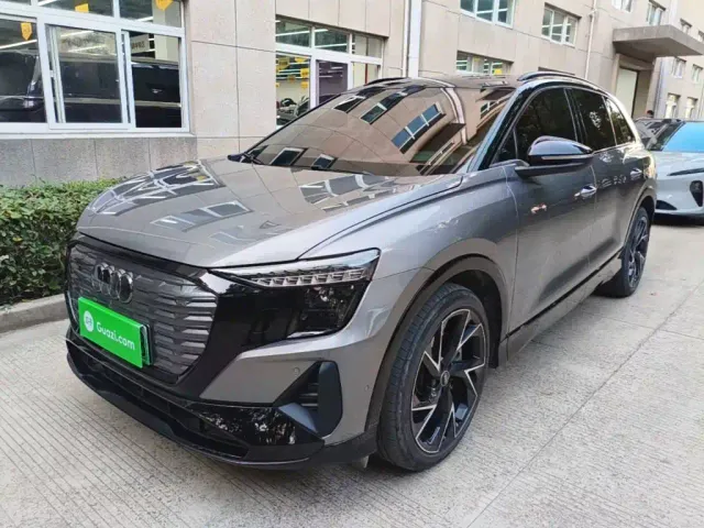 Фотография автомобиля — Audi Q5 e-tron