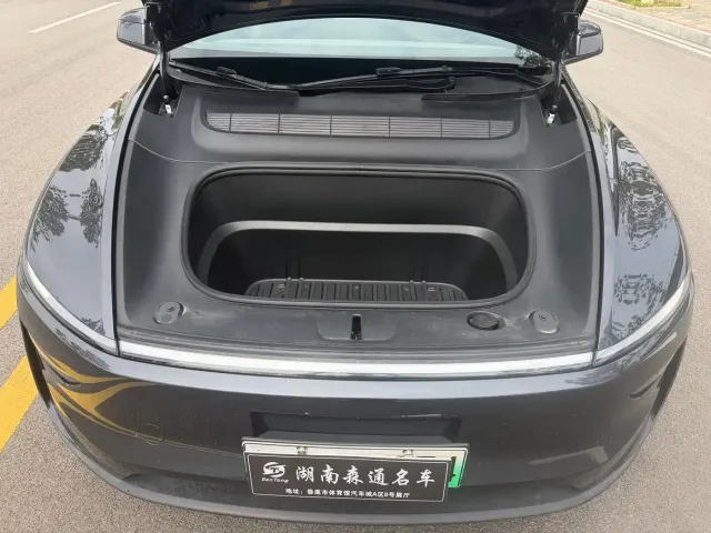 Tesla Model Y — Фото автомобиля 12