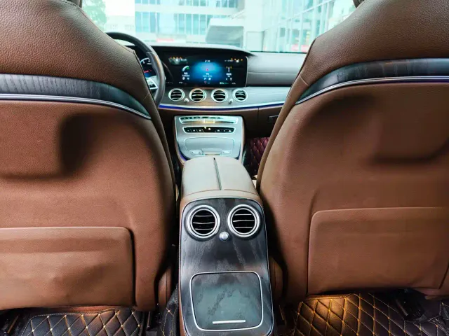 Mercedes-Benz E-Class — Фото автомобиля 18
