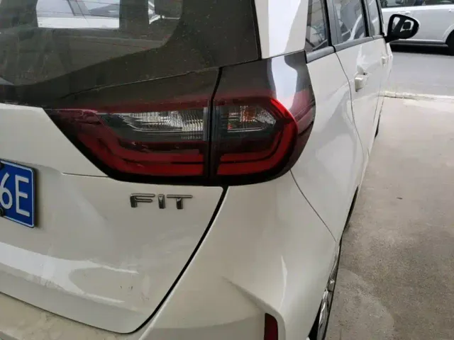 Honda Fit — Фото автомобиля 7