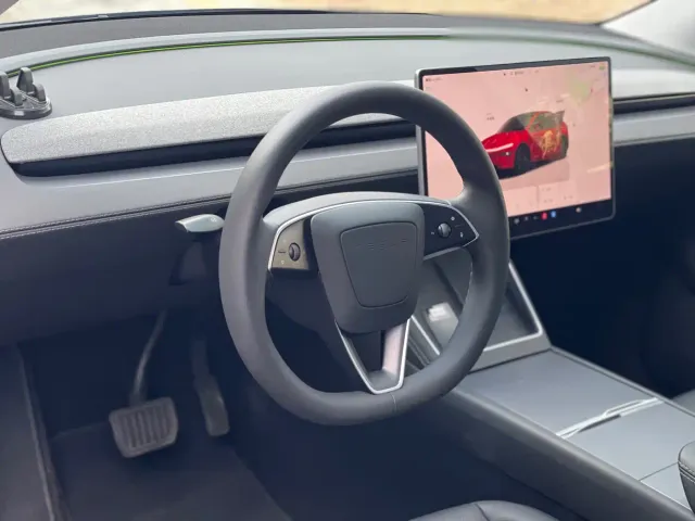 Tesla Model Y — Фото автомобиля 7