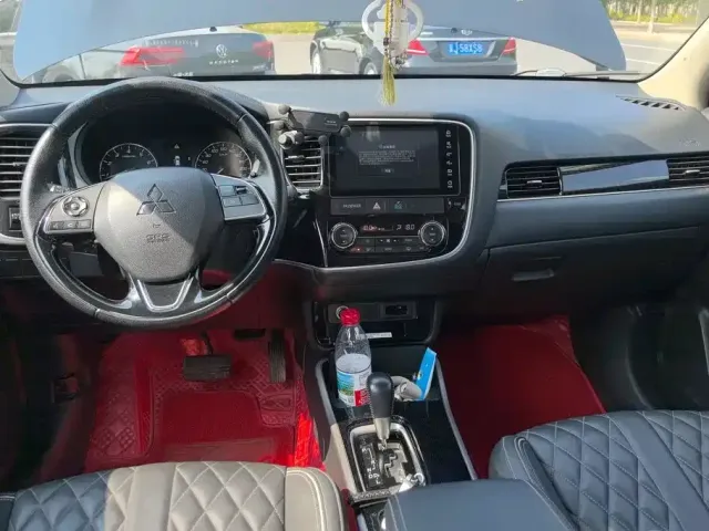 Mitsubishi Outlander — Фото автомобиля 12