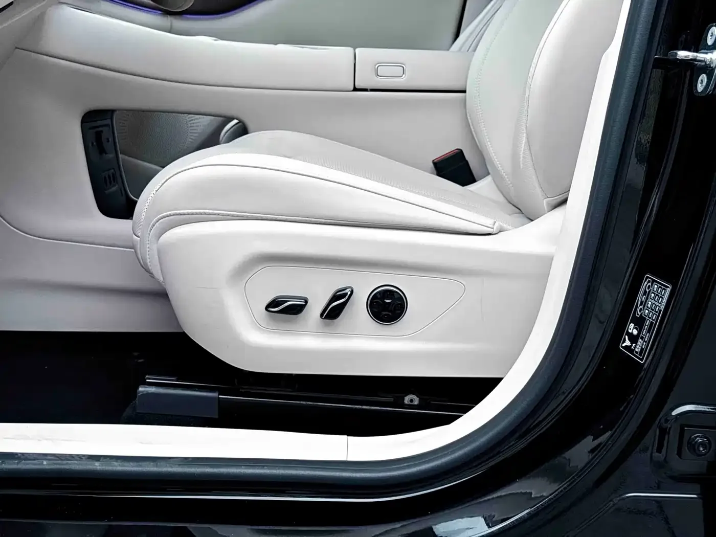 Voyah Auto Voyah Zhiyin 2025 Base — Фото автомобиля 16