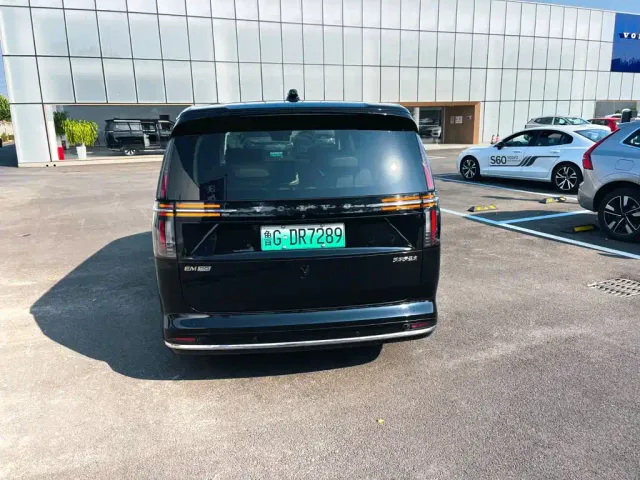 Volvo EM90 — Фото автомобиля 5