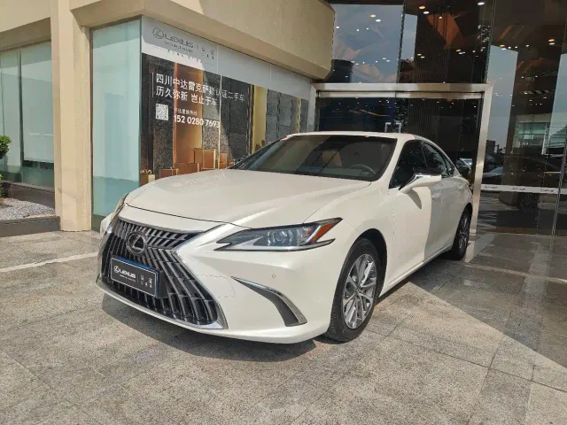Lexus ES — Фото автомобиля 2