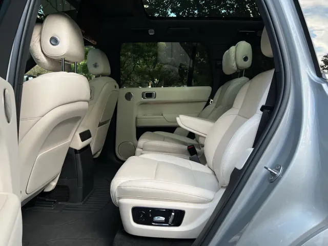 Li Auto L9 — Фото автомобиля 12