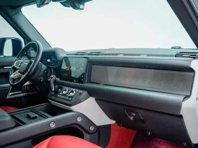 Land Rover Defender — Фото автомобиля 18