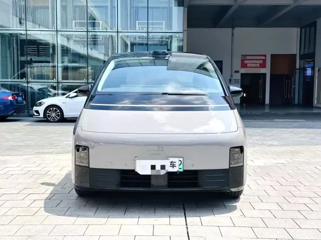 Li Auto MEGA — Фото автомобиля 2