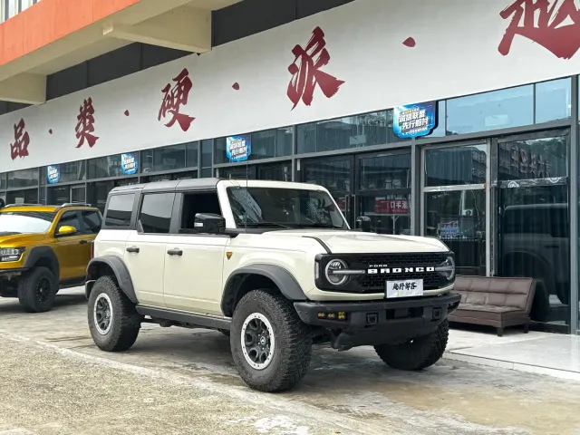 Ford Bronco — Фото автомобиля 3
