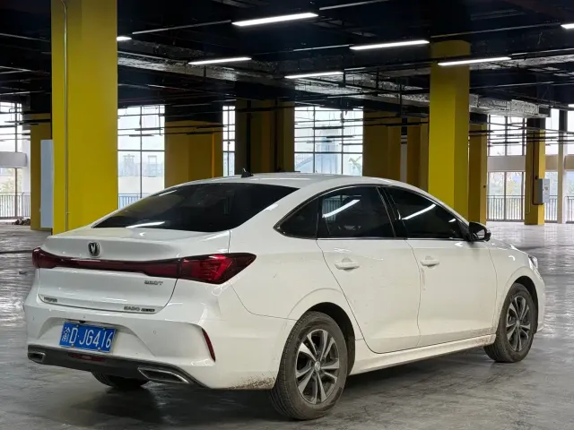 Changan Eado — Фото автомобиля 4