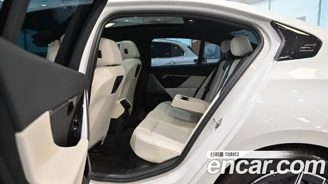 BMW 5 Series G60 — Фото автомобиля 10
