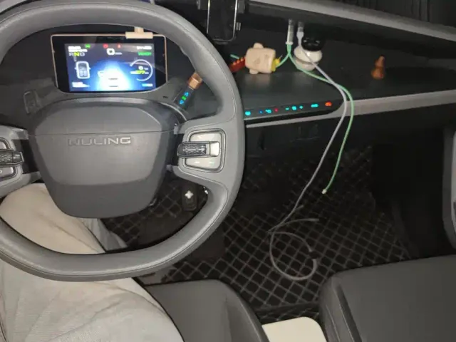 Wuling NanoEV — Фото автомобиля 12