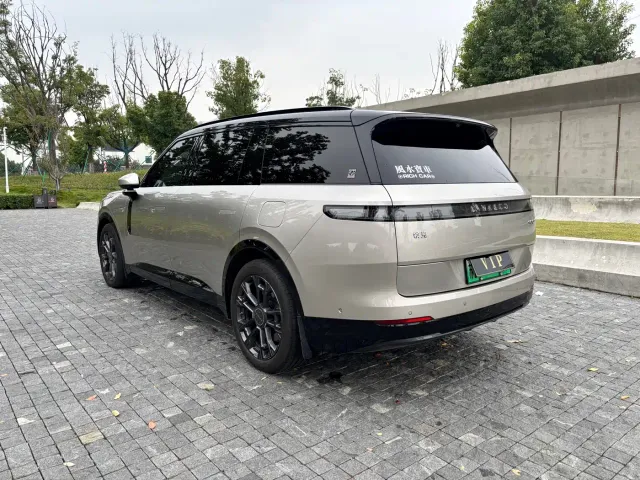 Lynk & Co 900 — Фото автомобиля 10