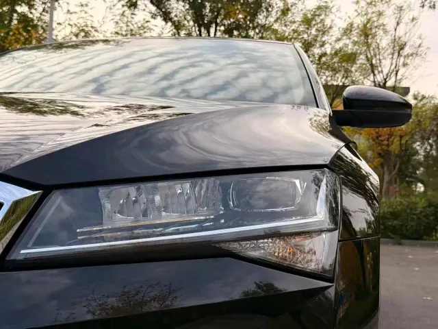 Skoda Superb — Фото автомобиля 2
