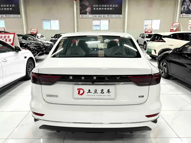 Geely Emgrand — Фото автомобиля 5