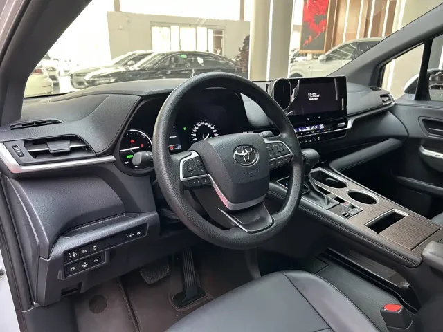 Toyota Granvia — Фото автомобиля 13