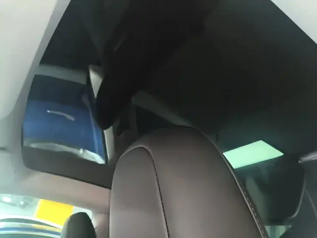 Tesla Model Y — Фото автомобиля 17