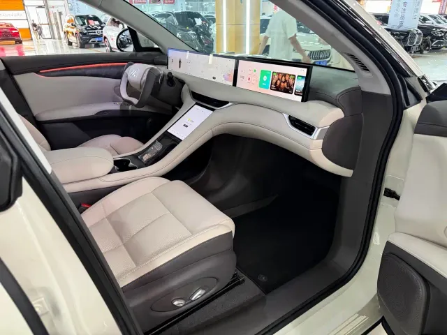 IM Motors LS6 — Фото автомобиля 13