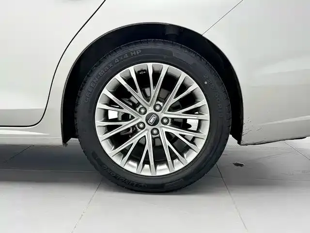 Bestune B70 — Фото автомобиля 19