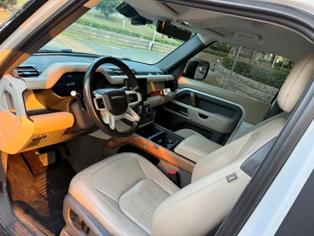 Land Rover Defender — Фото автомобиля 4