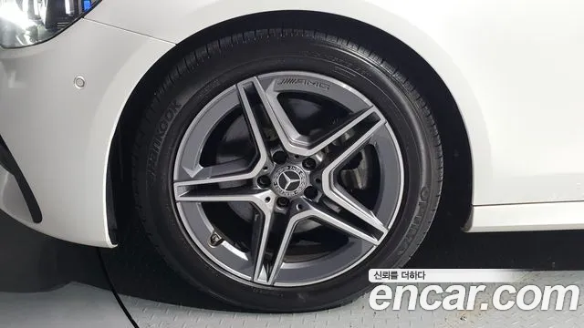 Mercedes-Benz E-Class — Фото автомобиля 5