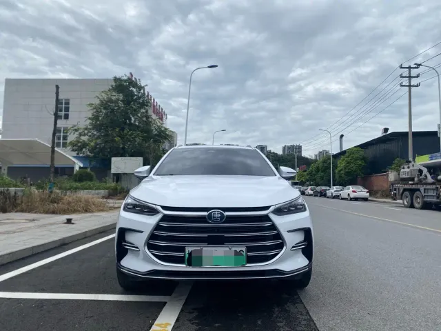 BYD Tang — Фото автомобиля 2