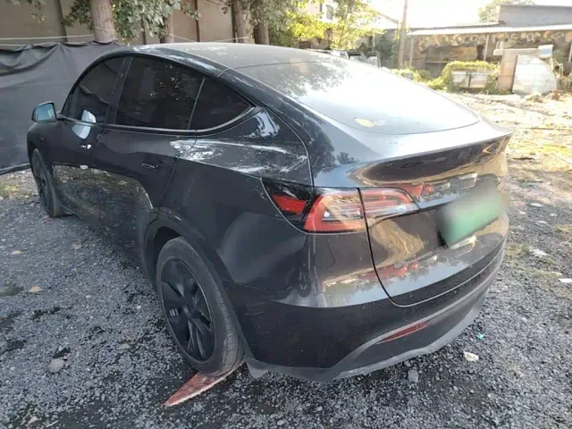 Tesla Model Y — Фото автомобиля 4
