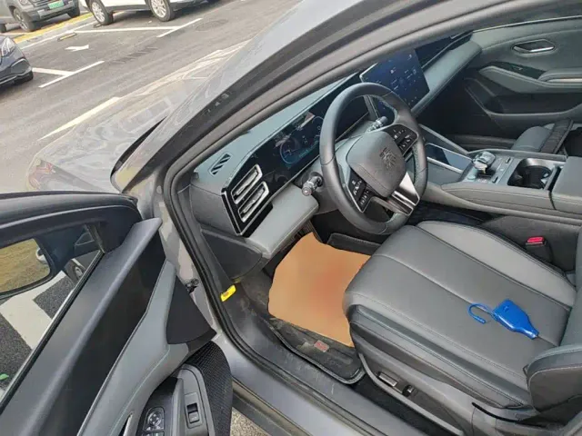 BYD Qin L — Фото автомобиля 15
