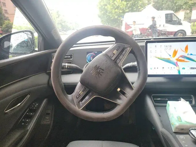 BYD Qin L — Фото автомобиля 6