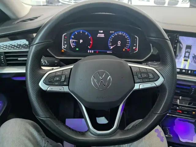 Volkswagen Passat — Фото автомобиля 10