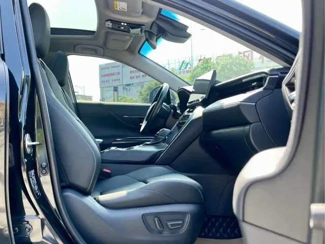 Toyota Venza 2022 2.0L CVT 2WD Premium — Фото автомобиля 10
