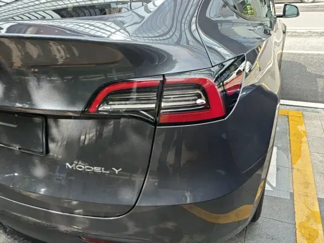 Tesla Model Y — Фото автомобиля 7