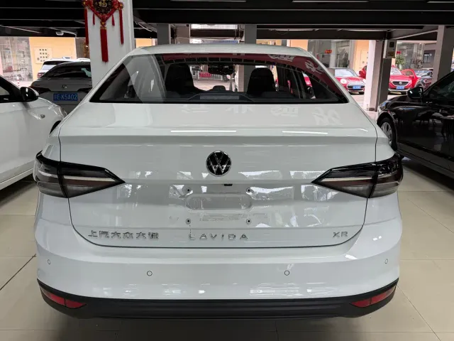 Volkswagen Lavida — Фото автомобиля 5