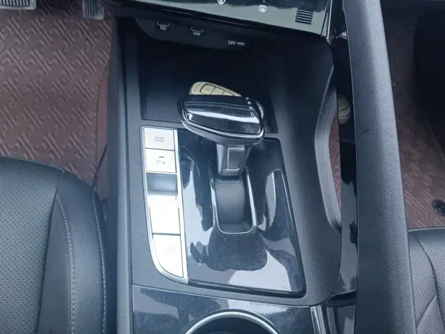 Hyundai Elantra — Фото автомобиля 16
