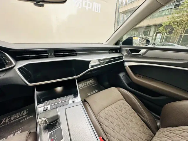 Audi A7L — Фото автомобиля 14